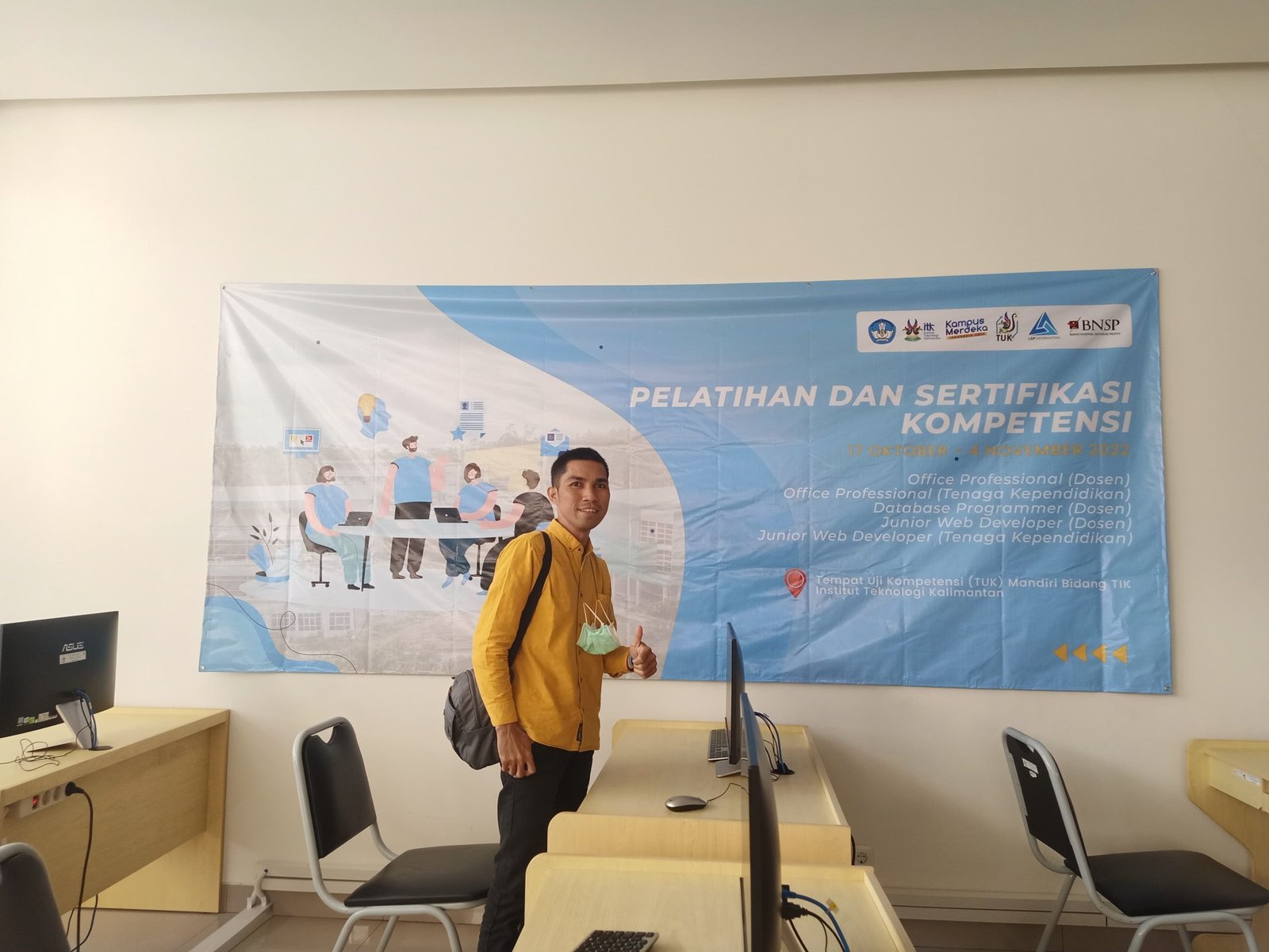 Muhammad Zaky Raih Sertifikasi Office Profesional, Bukti Kompetensi Pendidik Masa Depan