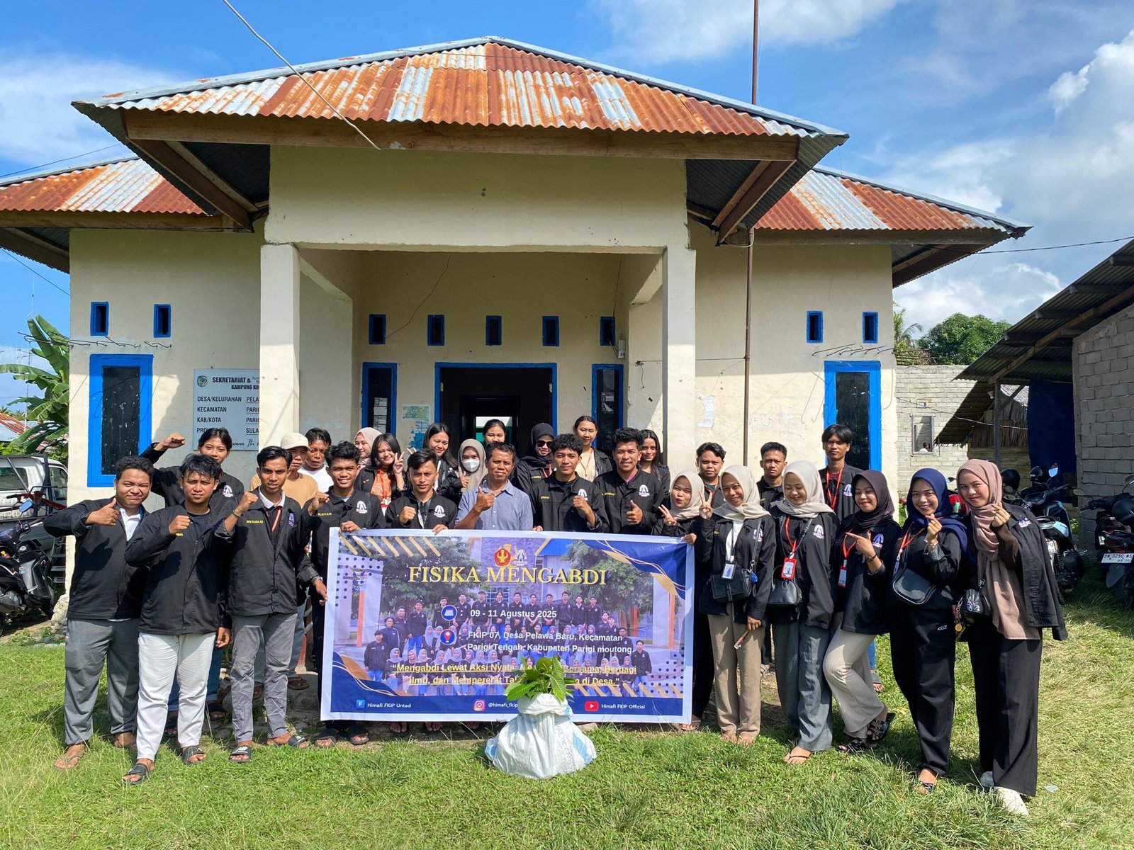 HIMAFI Gelar Fisika Mengabdi 2025 di Desa Pelawa Baru: Menginspirasi Lewat Aksi Nyata