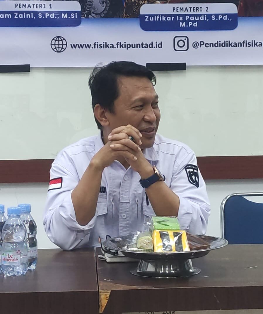 Kuliah Umum Pendidikan Fisika FKIP UNTAD Tekankan Tata Kelola Efektif untuk Mencetak Pendidik Berdaya Saing Global